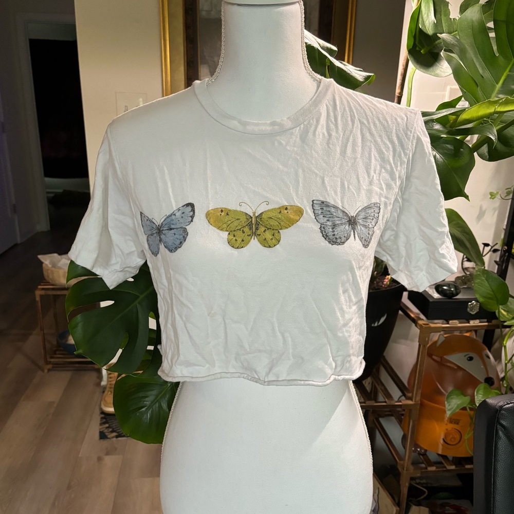 Tilly’s Butterfly Cropped Super Cute Fall T Shirt